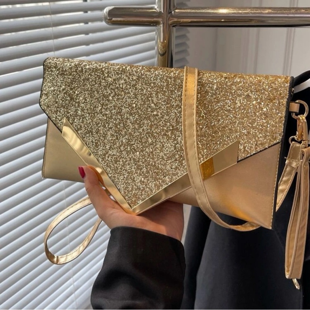 Lightweight, Business Casual
Glitter Decor Flap Square Bag With Wristlet